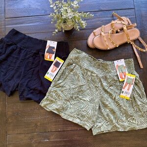 NWT’s Bundle of 2 women’s “linen” feel shorts